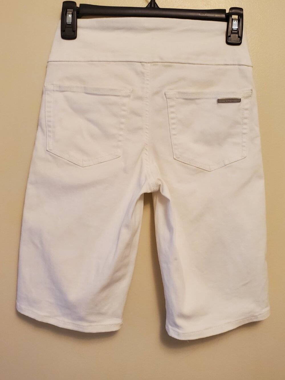 Rock & Republic Fever Mid-Rise Bermuda Pull-On White Denim Jean Shorts - 2M - Picture 3 of 16